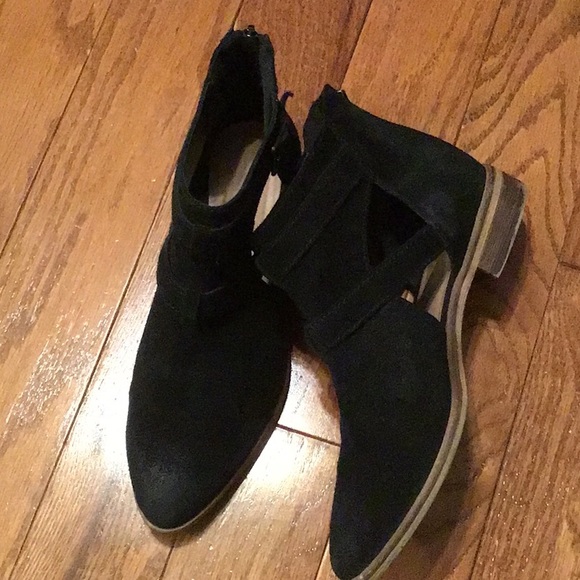 Chinese Laundry Booties - Picture 4 of 7